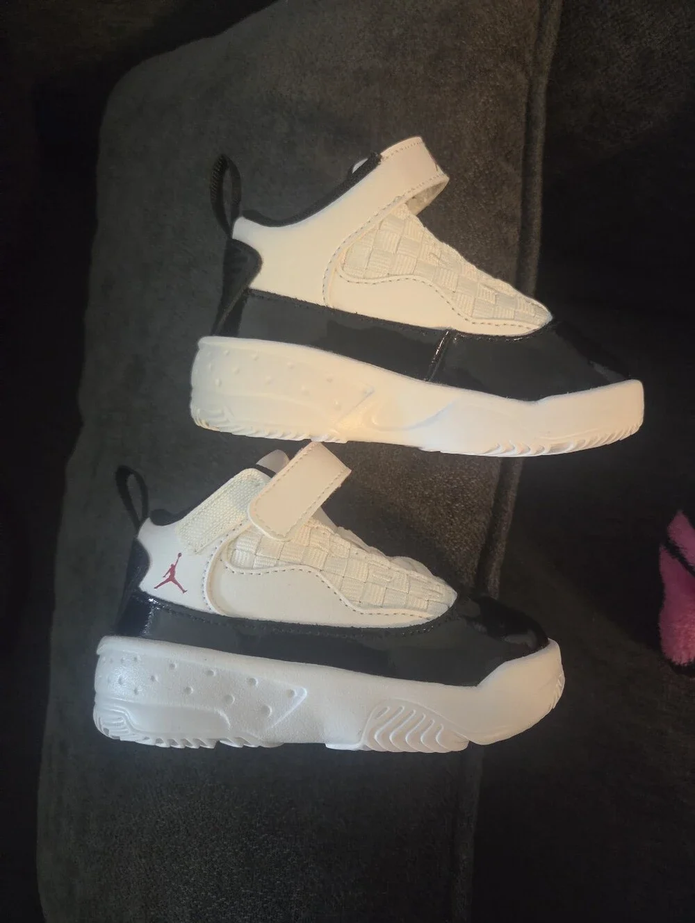 Jordan Max AURA Baby Velcro Sneakers in White And Black